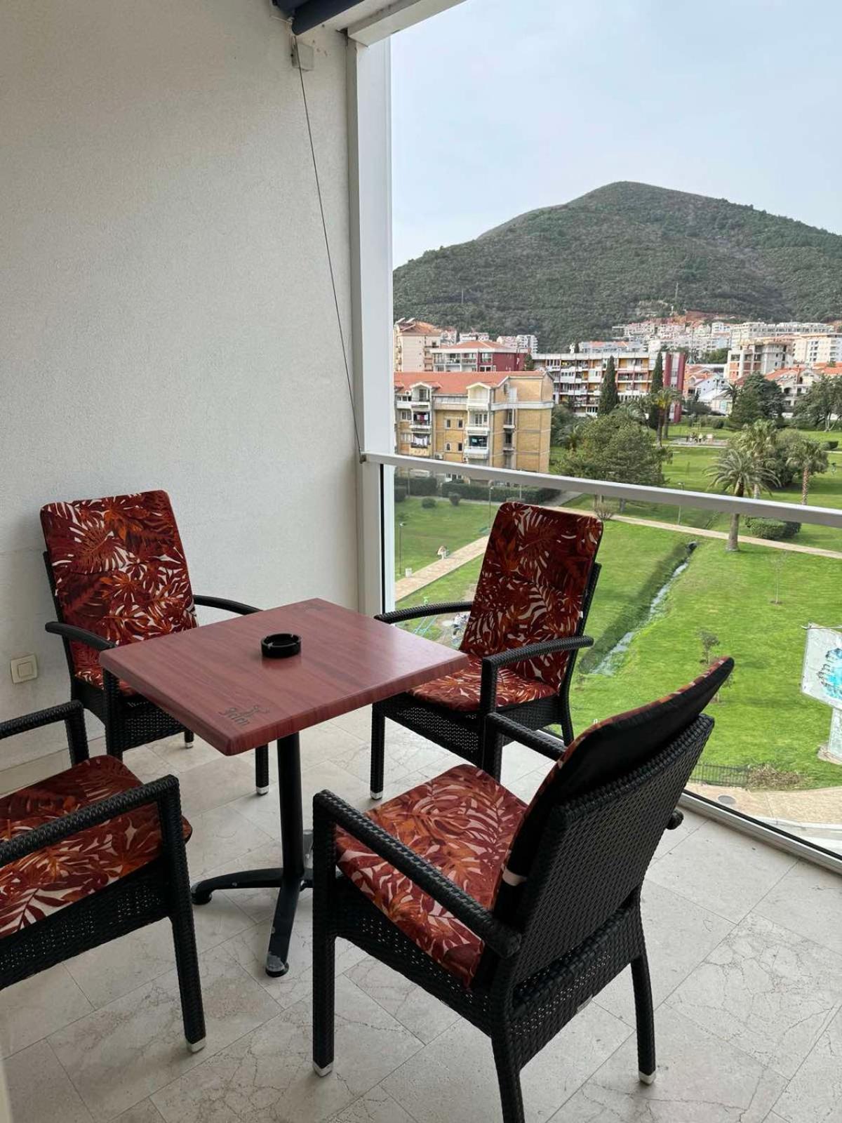 Anna Tre Canne Budva